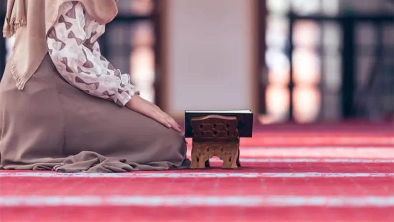 البنات في رمضان.. «ساعة لربك وساعة لقلبك»