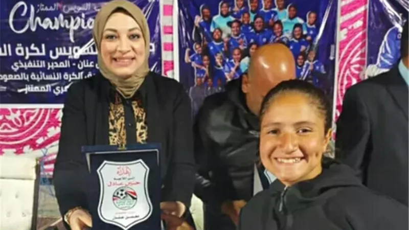 دينا الرفاعي تبدأ التربيطات الانتخابية بتكريم منتخب السويس (صور)