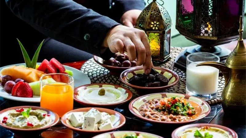 أستاذة تغذية تضع روشتة السحور في رمضان.. فيديو