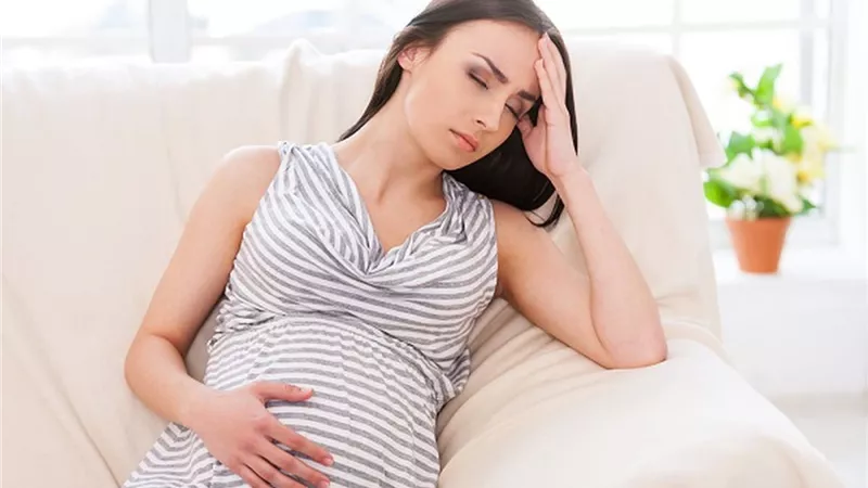 هل يجوز صحيًا للسيدة الحامل الصيام؟.. طبيب نساء وتوليد يُجيب.. فيديو