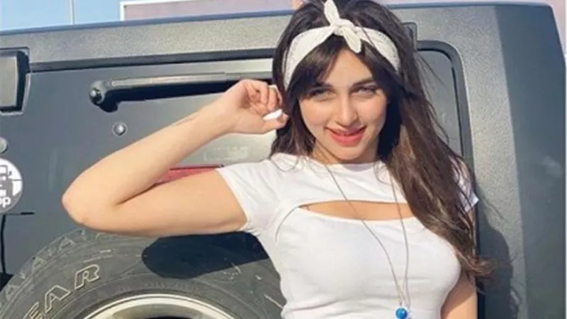 «كلاكيت تاني مرة».. القبض على منار سامي في «خناقة بنات»