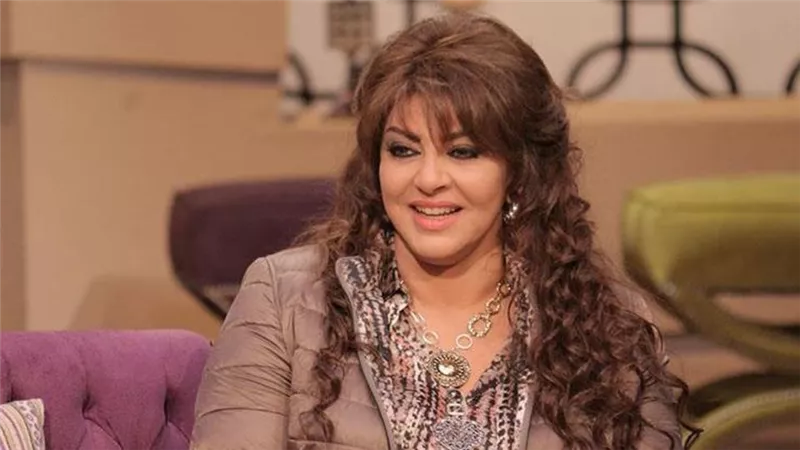هالة صدقي : رفضت مغادرة المسجد في جنازة أحمد زكي .. وصلّيت