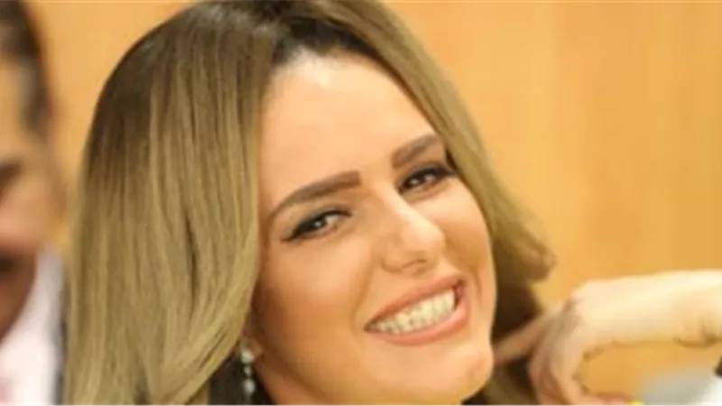 دينا عبد العزيز تكشف عن فتى أحلامها: اتصدمت لما شوفته.. فيديو