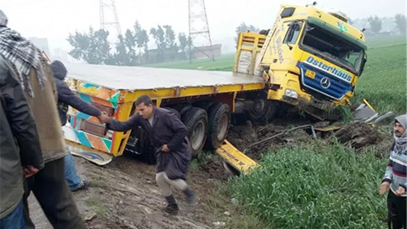 النقل الثقيل يدهس زوجين وطفليهما في حادث مروع وقت الفطار 