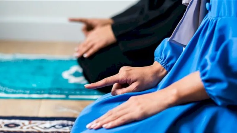 رمضان البنات في زمن كورونا: التراويح في البيت.. والعزومات «على الضيّق»