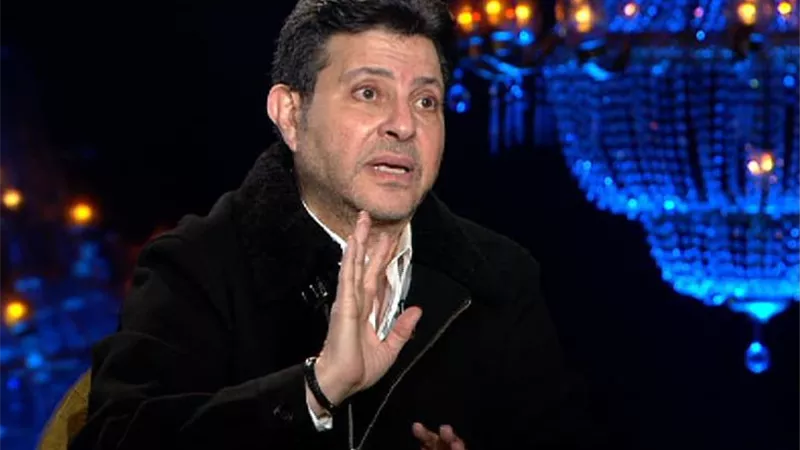 شيخ الحارة لـ هاني شاكر: سبت بنتك بتتعالج في باريس ورجعت عشان الفلوس.. والمطرب يرد