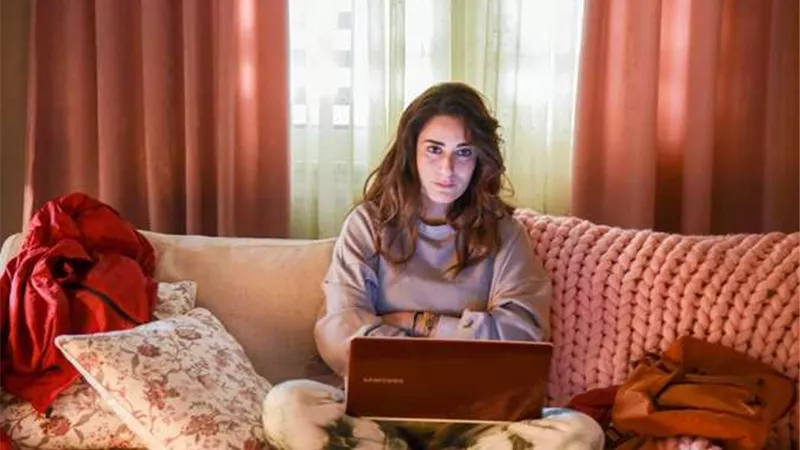 مشهد أمينة خليل مع طبيبة نساء وتوليد يُغضب المشاهدين: «الخلفة مش قمار دي رزق»