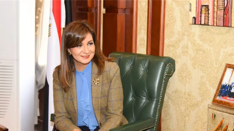 مصري يبهر الأمريكان.. ووزيرة الهجرة: فخورة بأولادنا (فيديو)