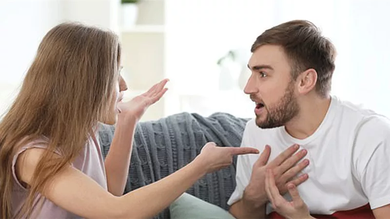 «سناء» تطلب الخلع: «تزوج عليّ 3 نساء» 