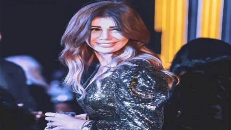 اطلالة مبهرة ليارا نعوم وابنتيها 