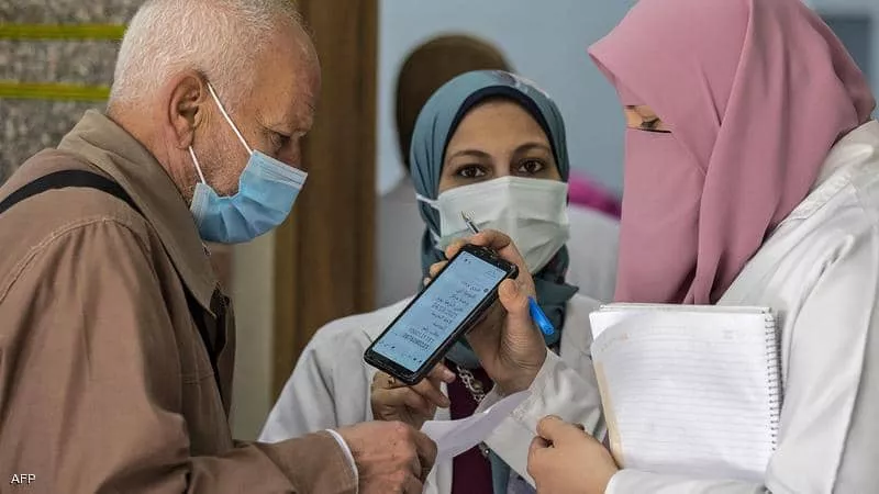 «الصحة» تزف بُشرى سارة لكبار السن.. لقاح كورونا «ديليفري» 