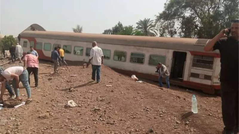 وزير النقل يتفقد موقع حادث قطار المنصورة