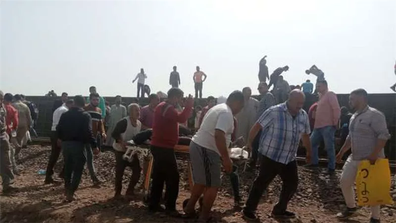 وزيرة الصحة في موقع حادث القطار وطواريء بالمستشفيات