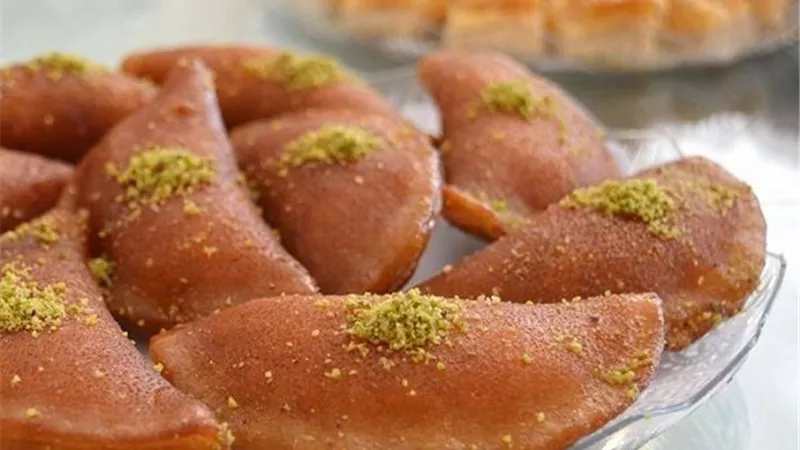 سفرة رمضان 2021| طريقة عمل قطايف بكريمة التمر .. فيديو