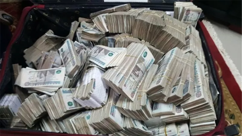 «حمادة وتوتو» في سوهاج.. تحصلا على 10 مليون جنيه بدعوى توظيفها