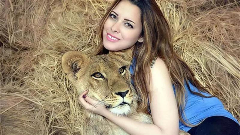مدربة أسود: «النمور مش غدارين وأحن من البني آدمين»