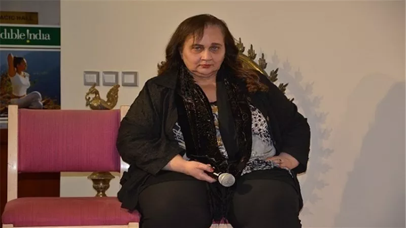 ناقدة تدافع عن مسلسل الطاووس: «لم يخدش الحياء» (فيديو)