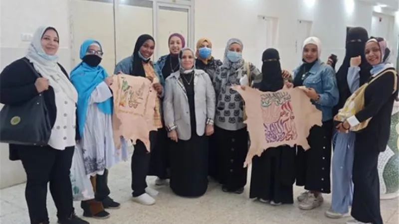 «دراسات إسلامية» بنات القاهرة تُنظم ورشة عمل حول الكتابة على الجلد