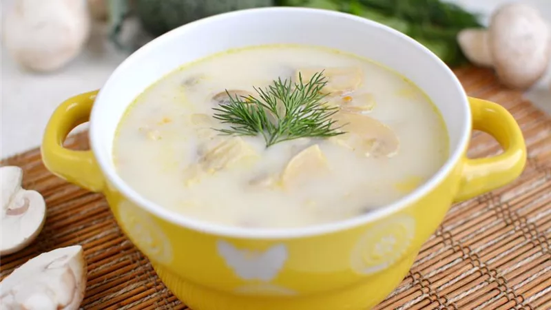 طريقة عمل شوربة كريمة المشروم والفريك بالكزبرة والليمون