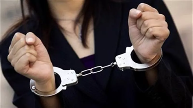 القبض على صاحبة شركة هاربة من 89 سنة سجن