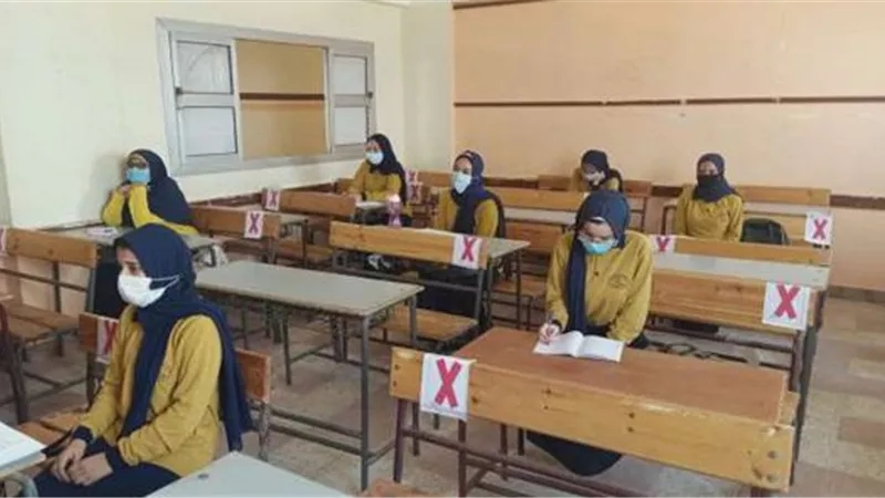 أولياء أمور يستغيثون بالرئيس لإلغاء الدراسة: «نتيجة الترم الأول كفاية»