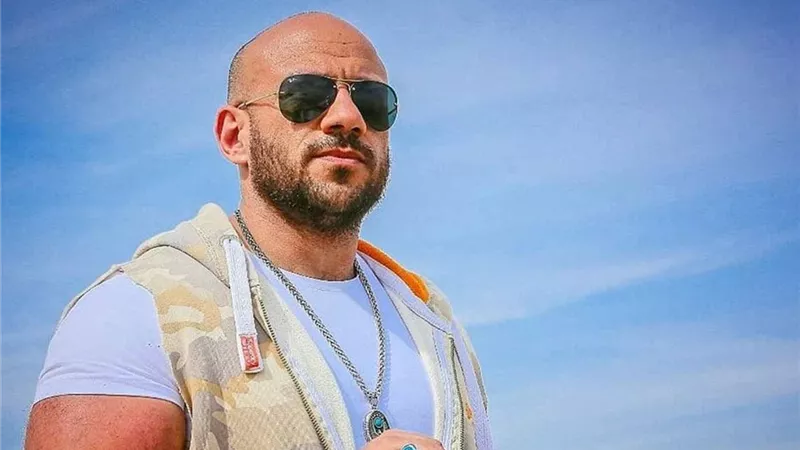 الاختيار 2.. فتيات يغازلن أحمد مكي: «واكل الجو»