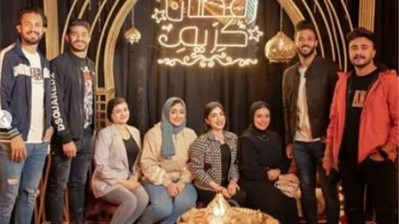 أجواء رومانسية.. لاعب الأهلى وزوجته فى «سهرة رمضانية» (صور)
