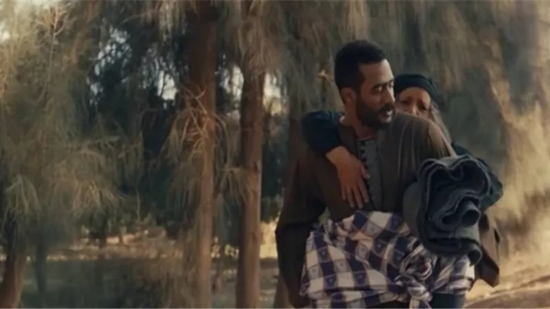 أمهات تأثرن بحمل موسى أمَه على ظهره: «أحسن من مشاهد العنف»