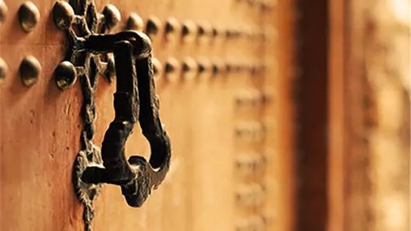 الاستئذان قيمة حضارية سبق بها الإسلام.. عودي أطفالك عليها