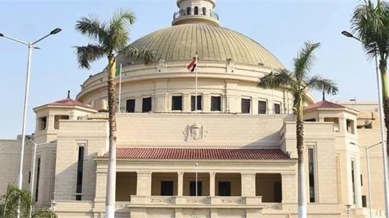 جامعة القاهرة: إمداد الكليات بـ 40 ألف تابلت للدراسة والامتحانات