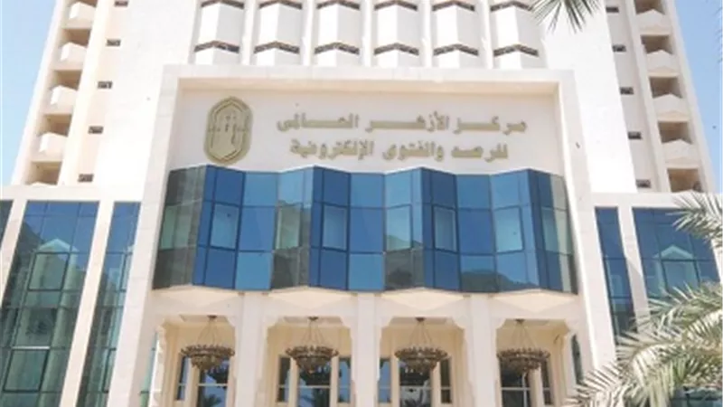 هل ارتداء ملابس قصيرة أمام الزوج بنهار رمضان يبطل الصيام؟