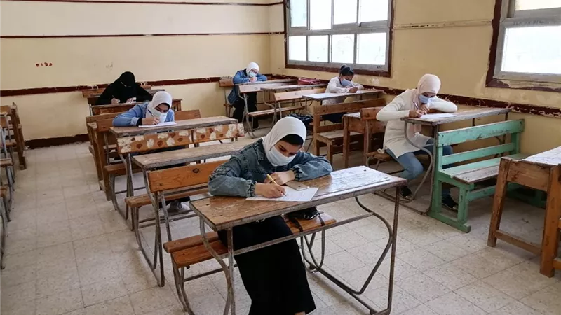 أستاذ مناهج يكشف أسباب إنهاء العام الدراسي لصفوف النقل (فيديو)
