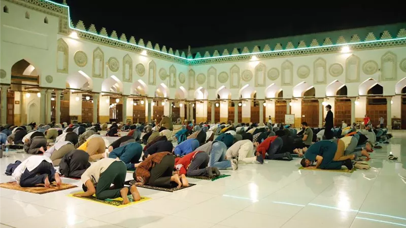 بث مباشر لصلاتي العشاء والتراويح من الجامع الأزهر 