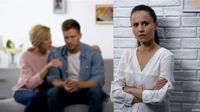 «جوزي قرر يجيب مراته التانية تعيش معايا».. إخصائية نفسية تضع روشتة التعامل مع «الضُرة» 