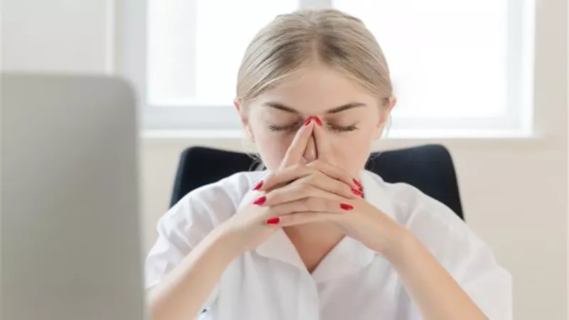 علاج القلق والتوتر.. 10 طرق سهلة ومجربة
