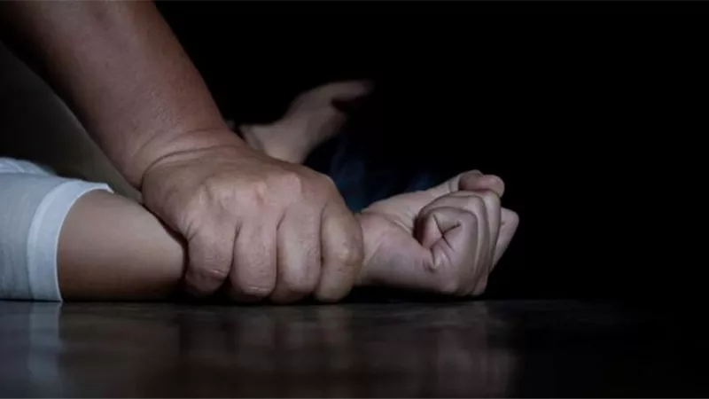 بالتفاصيل.. فنانة شهيرة تكشف اغتصابها على يد المتهمين بـ«قضية فيرمونت» الساحل الشمالي
