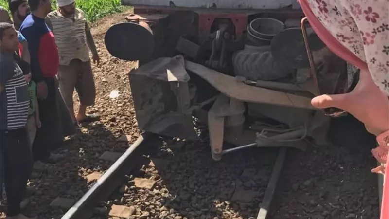 اصطدام قطار بلودر في المنوفية