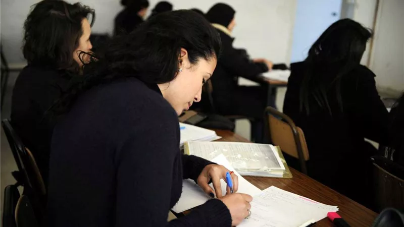 الدراسات العليا.. هدف علمي أم هروب من شبح العنوسة ؟