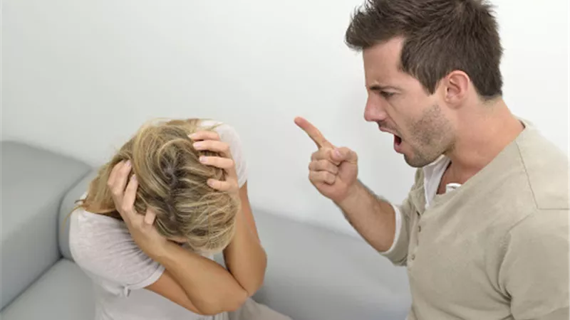 كوني قوية.. استشاري نفسي تضع روشتة علاج المعاملة السيئة للبنات