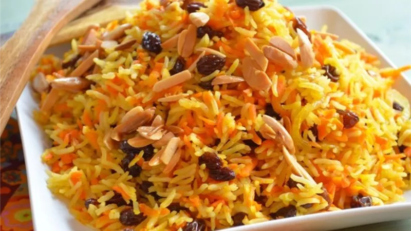 في أقل 6 دقائق .. طريقة عمل الأرز بالخلطة والمكسرات ..فيديو