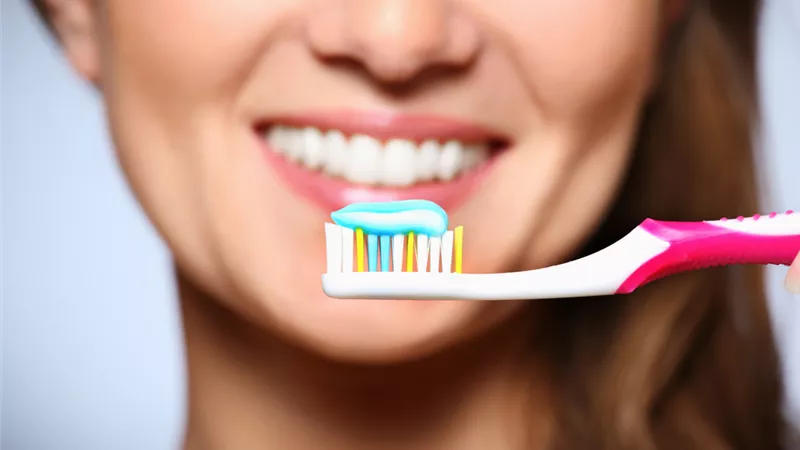 هل يجوز غسل الأسنان بالمعجون في نهار رمضان؟.. «الإفتاء» تجيب