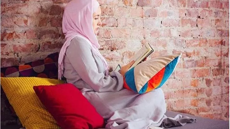 هل الاستماع لسورة الكهف يُغني عن قراءتها.. لجنة الفتوى تُجيب