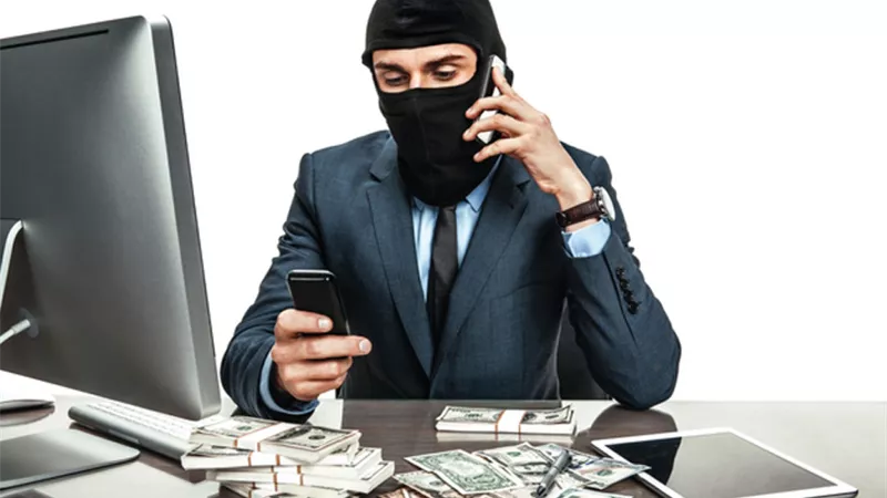 نائب رئيس مجلس الدولة: 5 ضوابط لاستخدام مواقع التواصل.. والقانون وضع عقوبة الابتزاز