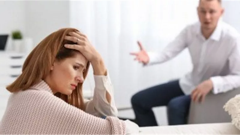 بيقول عليا نحس.. جميلة تبكي بمحكمة الأسرة وتطلب التفريق 