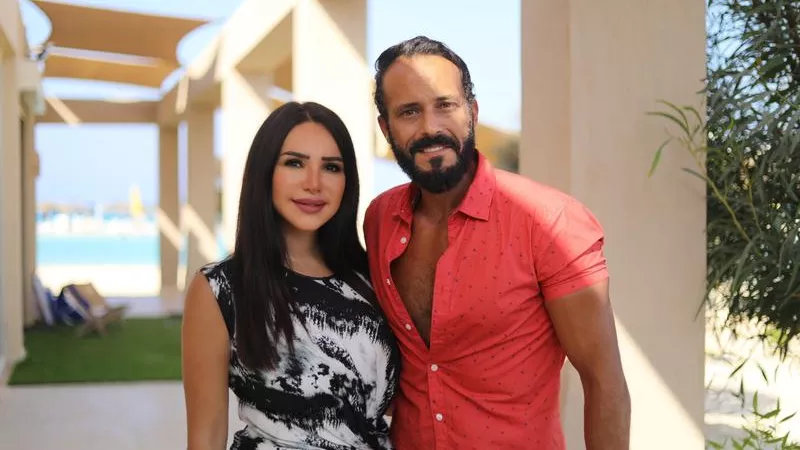 على خطى يسرا.. إنجي علاء تفاجئ زوجها يوسف الشريف فى كوفيد 25