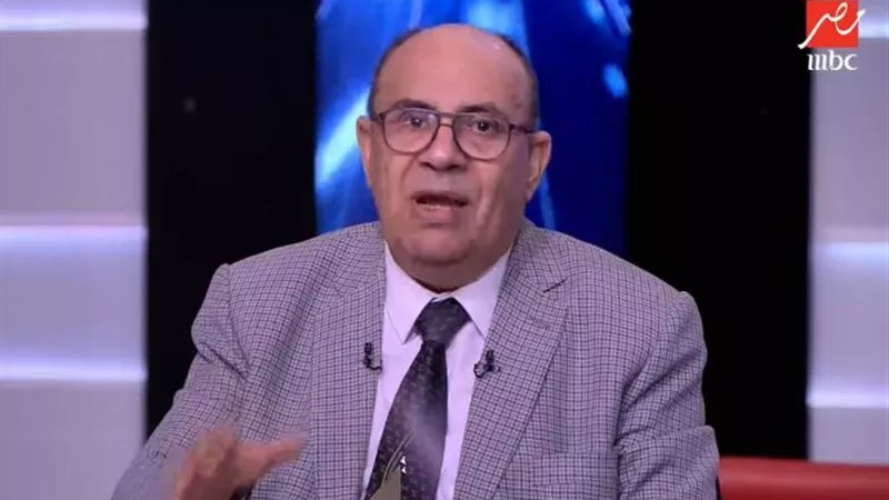 مبروك عطية غاضبًا: «كورونا تأخر.. وكان لازم يجي بدري»| فيديو