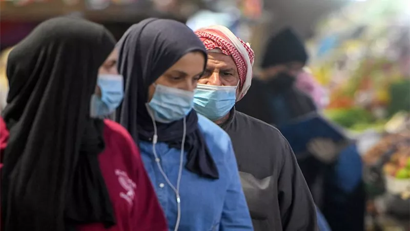 بسبب الإهمال.. «الصحة» ترصد إصابات مجمعة من العائلات بكورونا | فيديو
