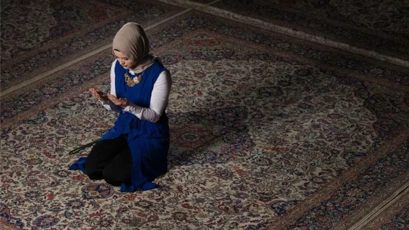 كيف تتقربين إلى الله في العشر الأواخر من رمضان؟ | فيديو