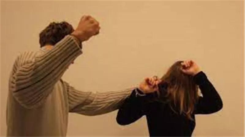 ضرب الزوجات.. فهم خاطئ لصحيح الدين ومبررات اجتماعية واهية