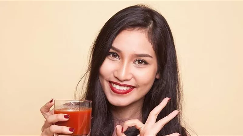 نتائج مذهلة.. ماذا يحدث لجسمك عند شرب كوب عصير طماطم يوميًا